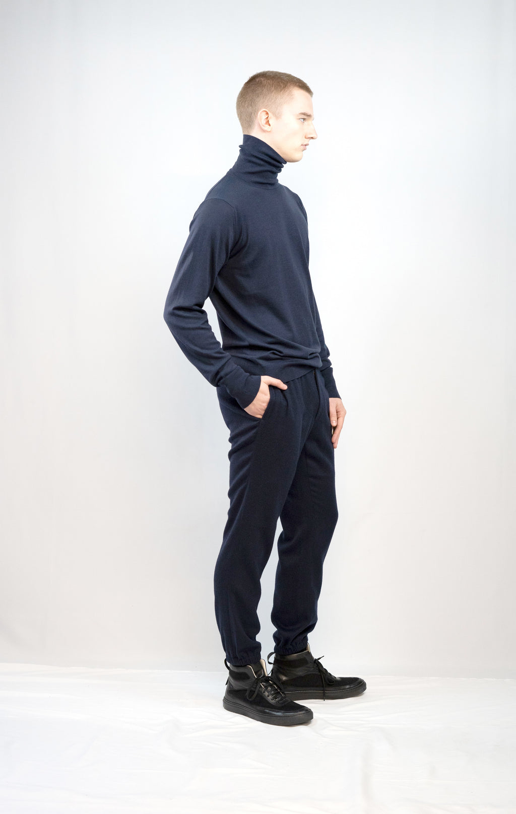 KESTREL KNIT ROLL NECK navy