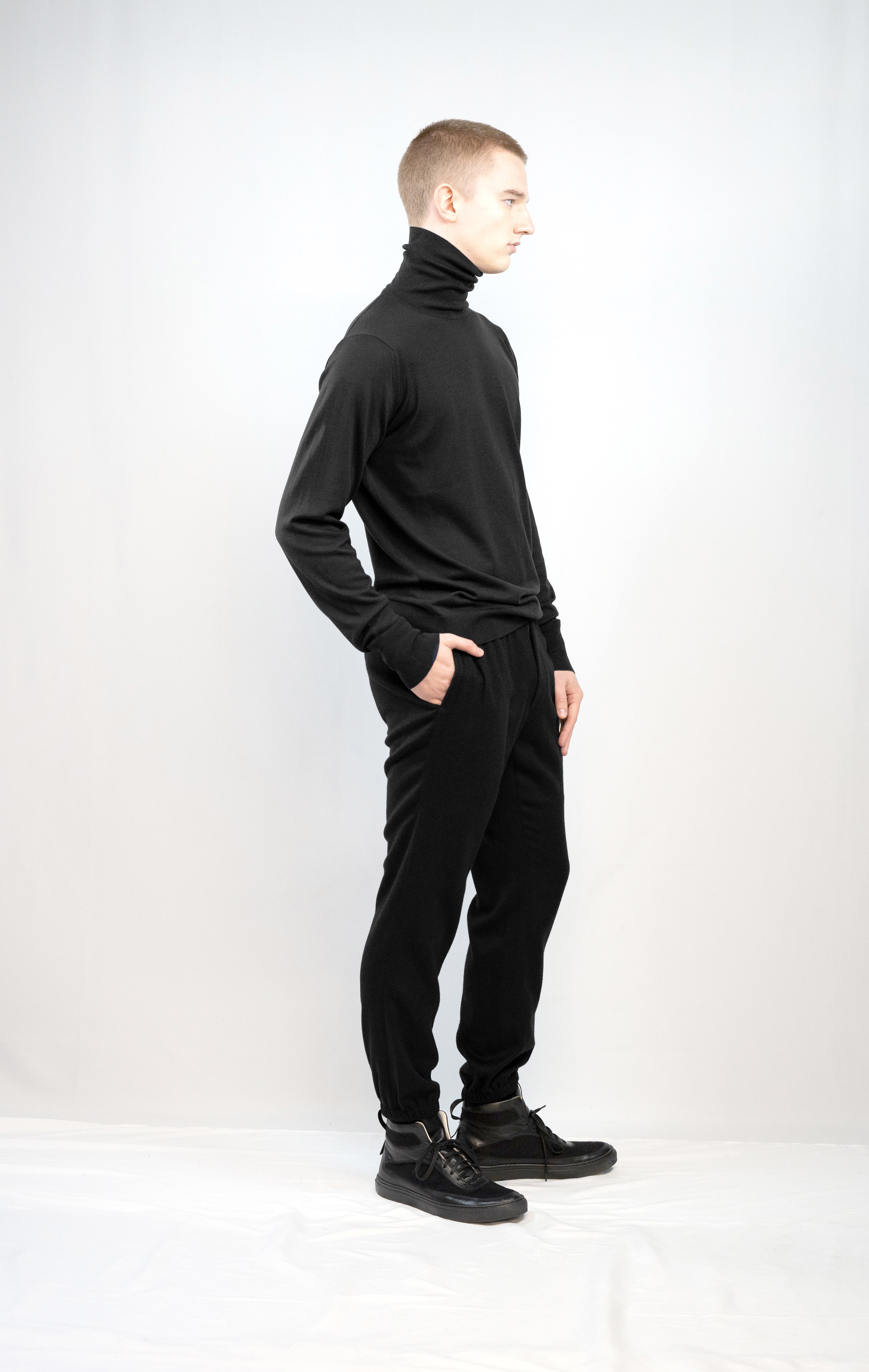 KESTREL KNIT ROLL NECK  black
