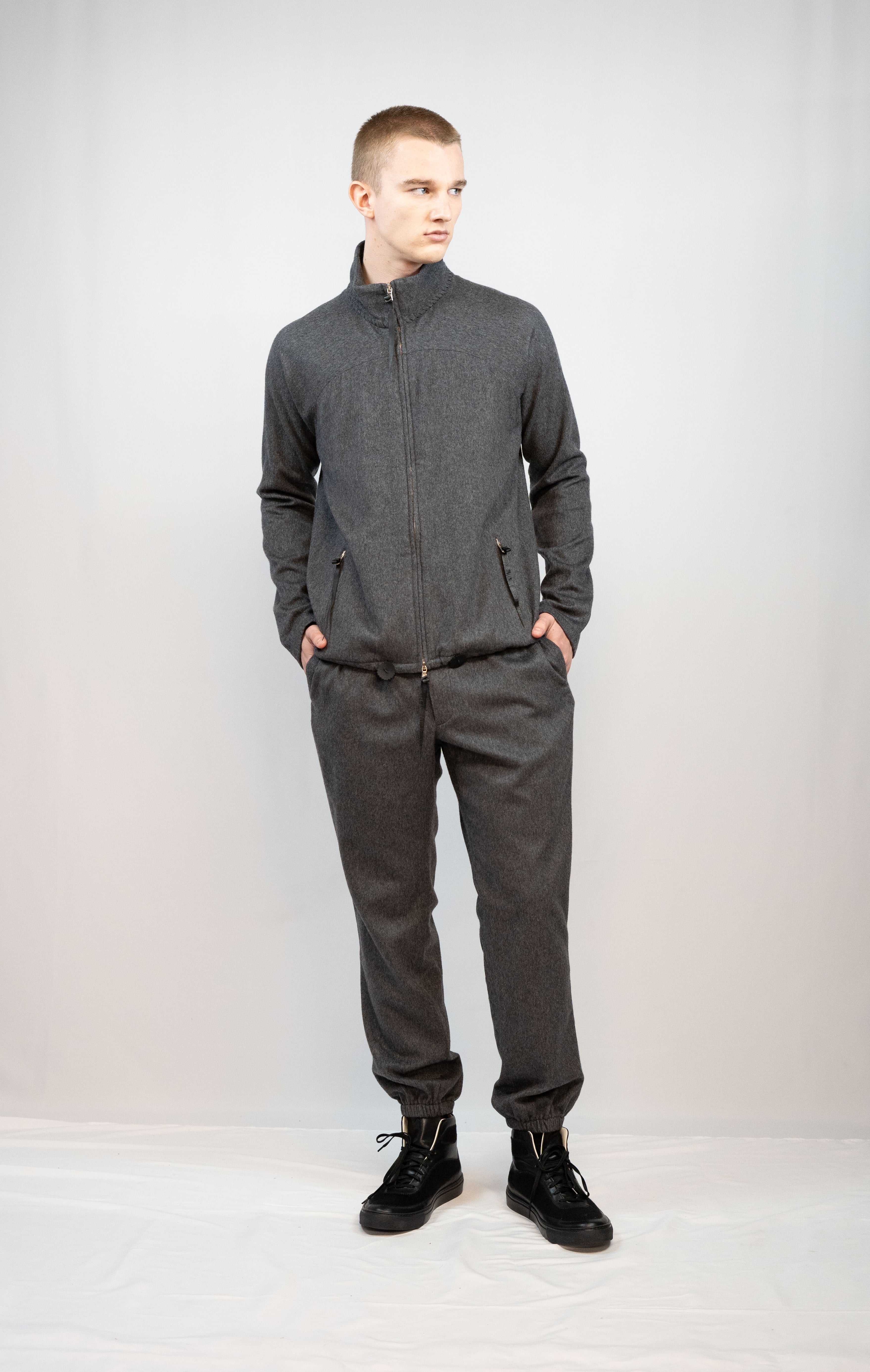 カフ付きカシミアストレッチジョガー グレー