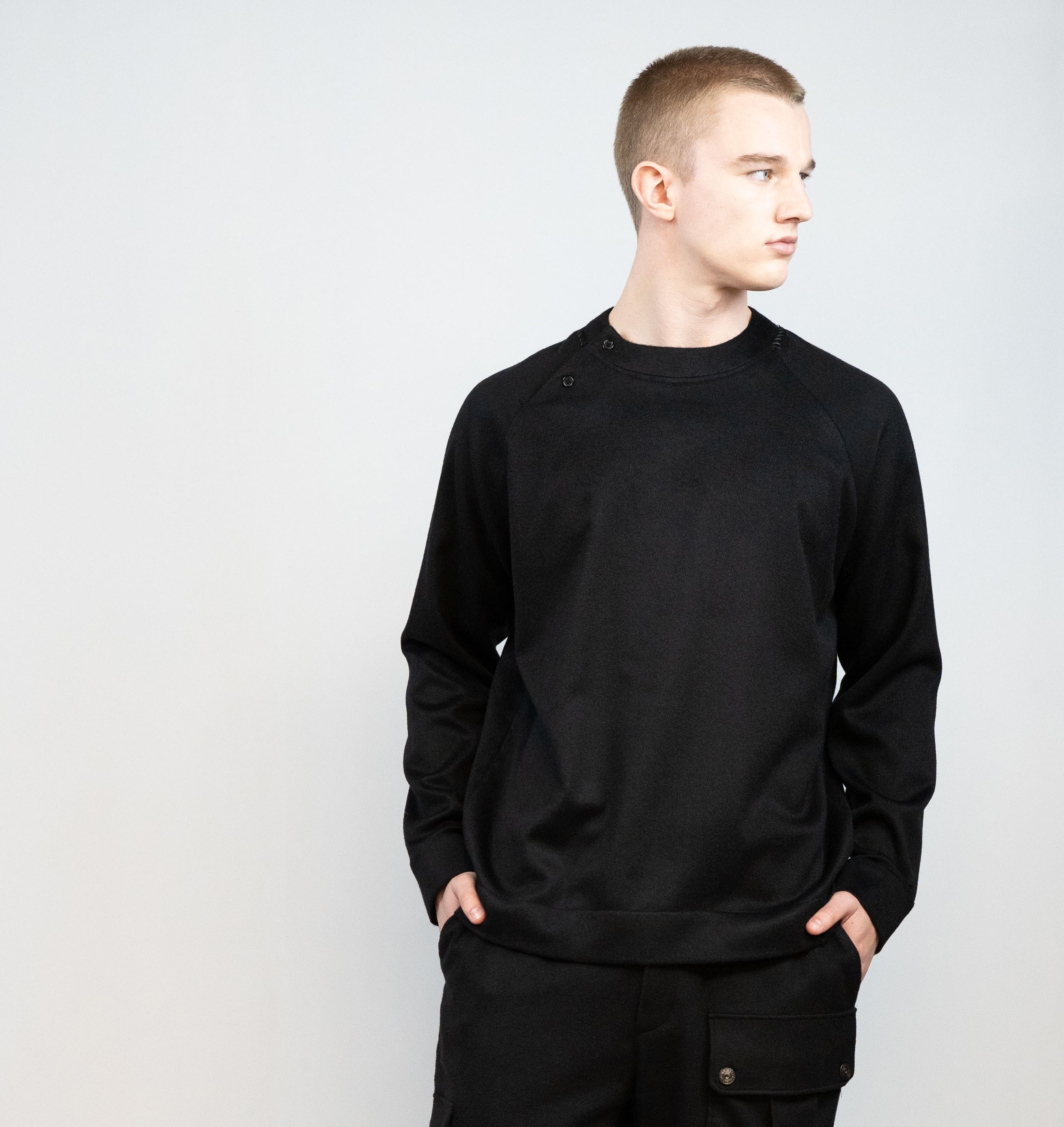 カシミアストレッチスウェットシャツ