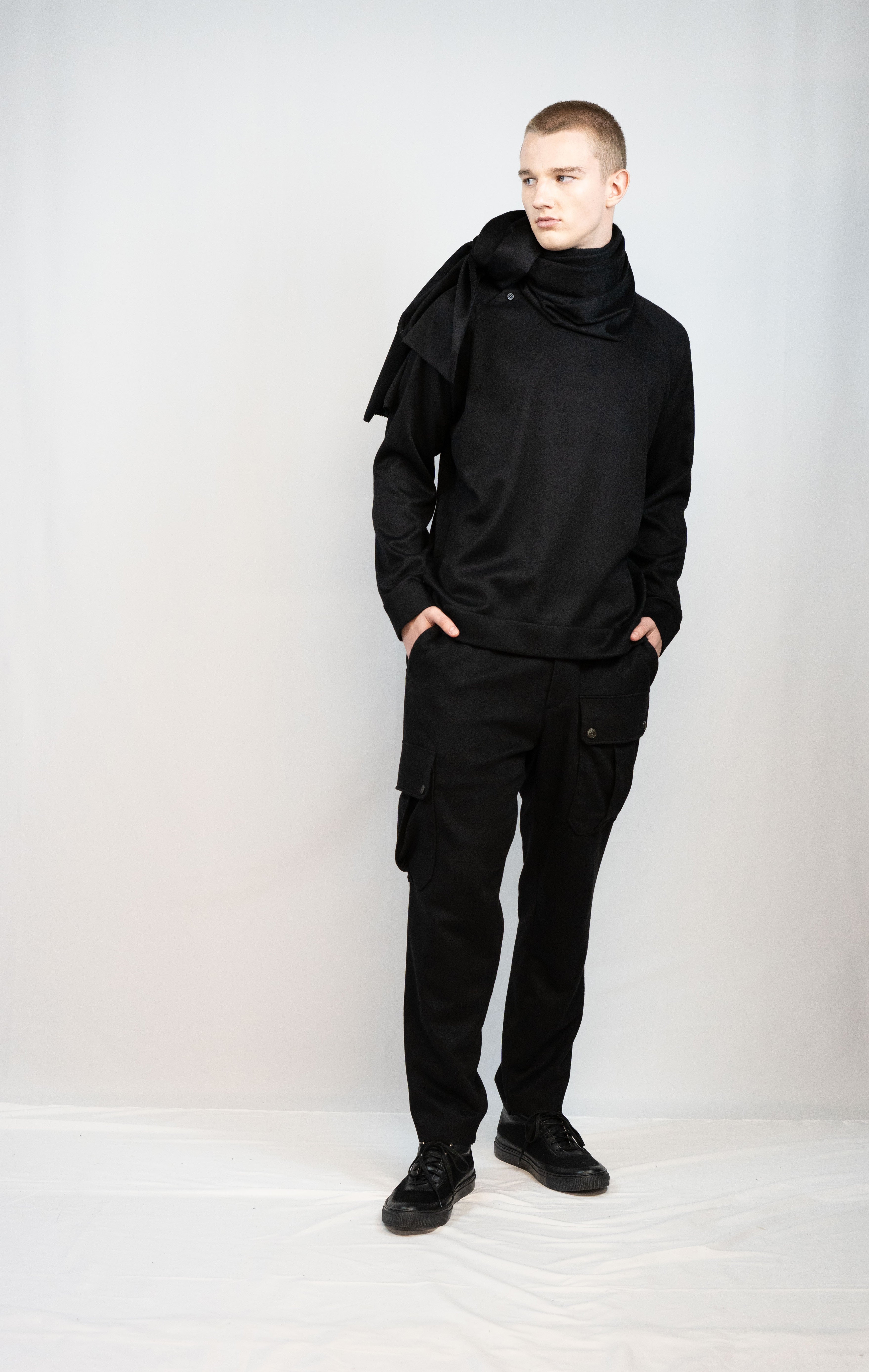 カシミアストレッチスウェットシャツ