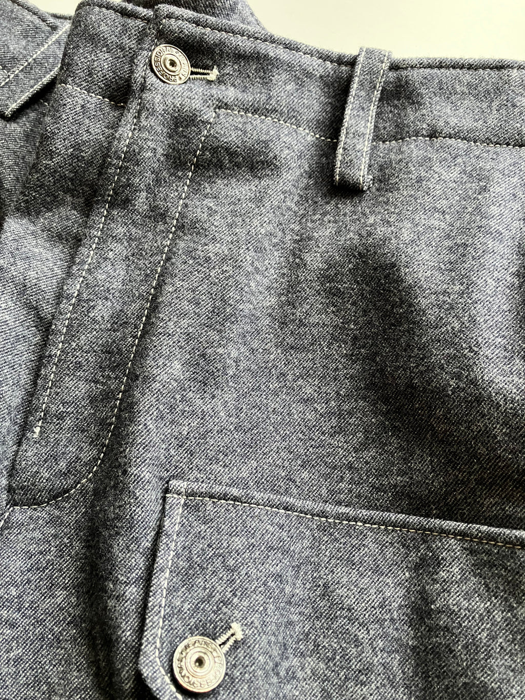 カシミアストレッチデニムカーゴパンツ