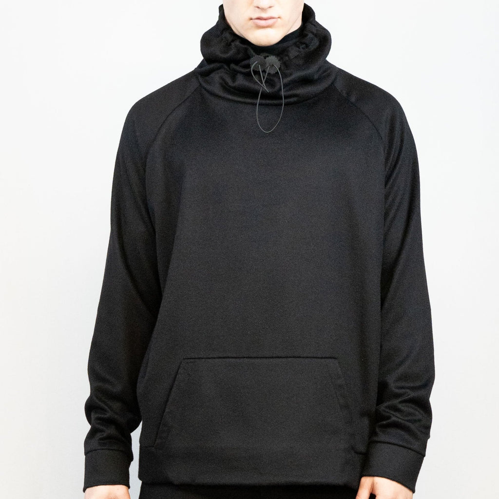 TOP IN CASHMERE ELASTICIZZATO CON COLLO AVVOLGENTE 