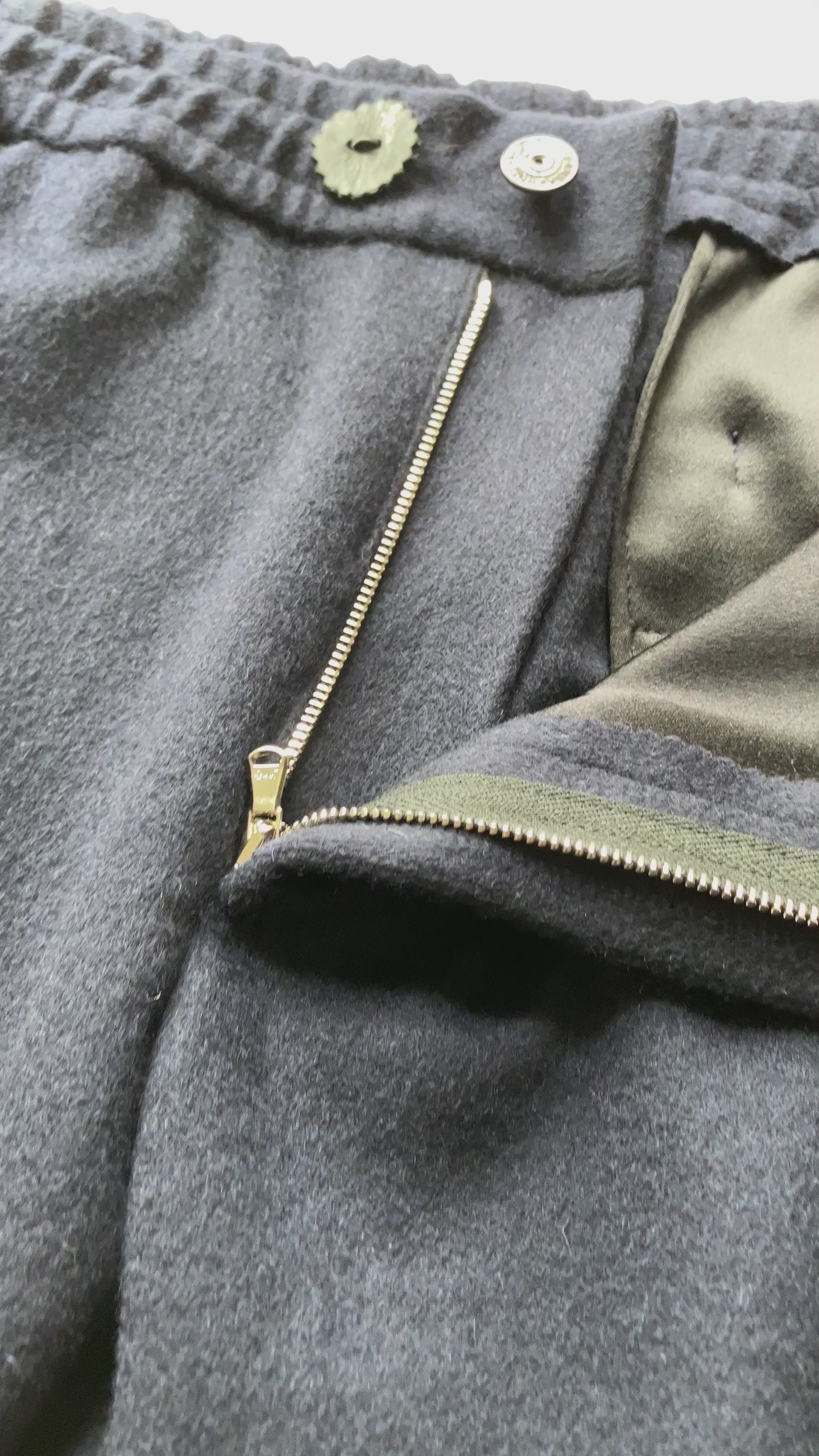 JOGGER IN CASHMERE ELASTICIZZATO CON POLSINO BLU MARINO 